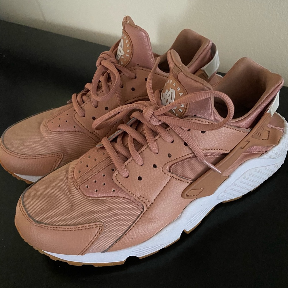 Dusty rose/clay Nike Huarache Sneakers - size 10